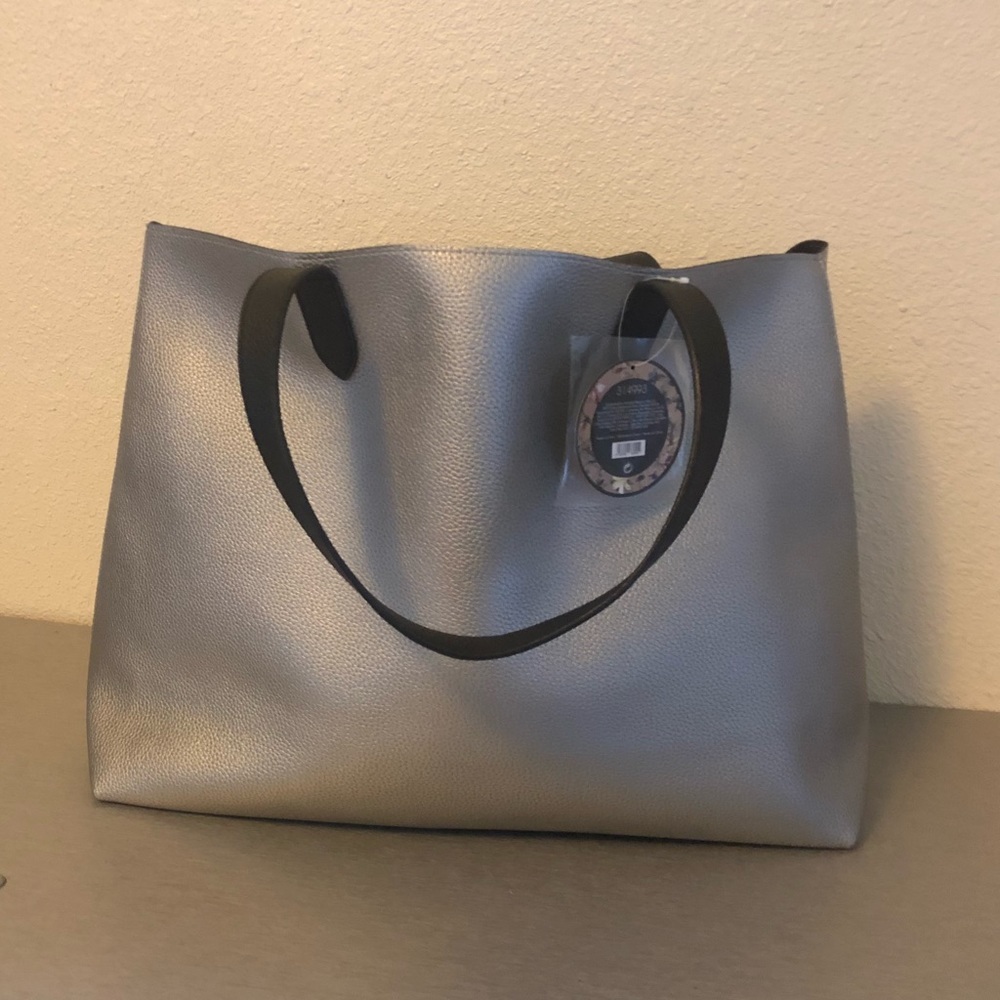 NWT Large Matte Silver Shoulder Tote Bag | Carry-All Beach Shopper Black Handles - Picture 3 of 5